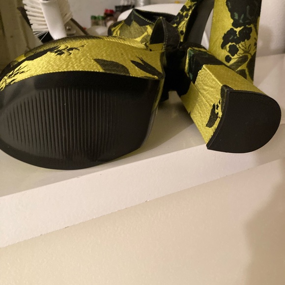 Woman's platform shoes - Picture 3 of 3